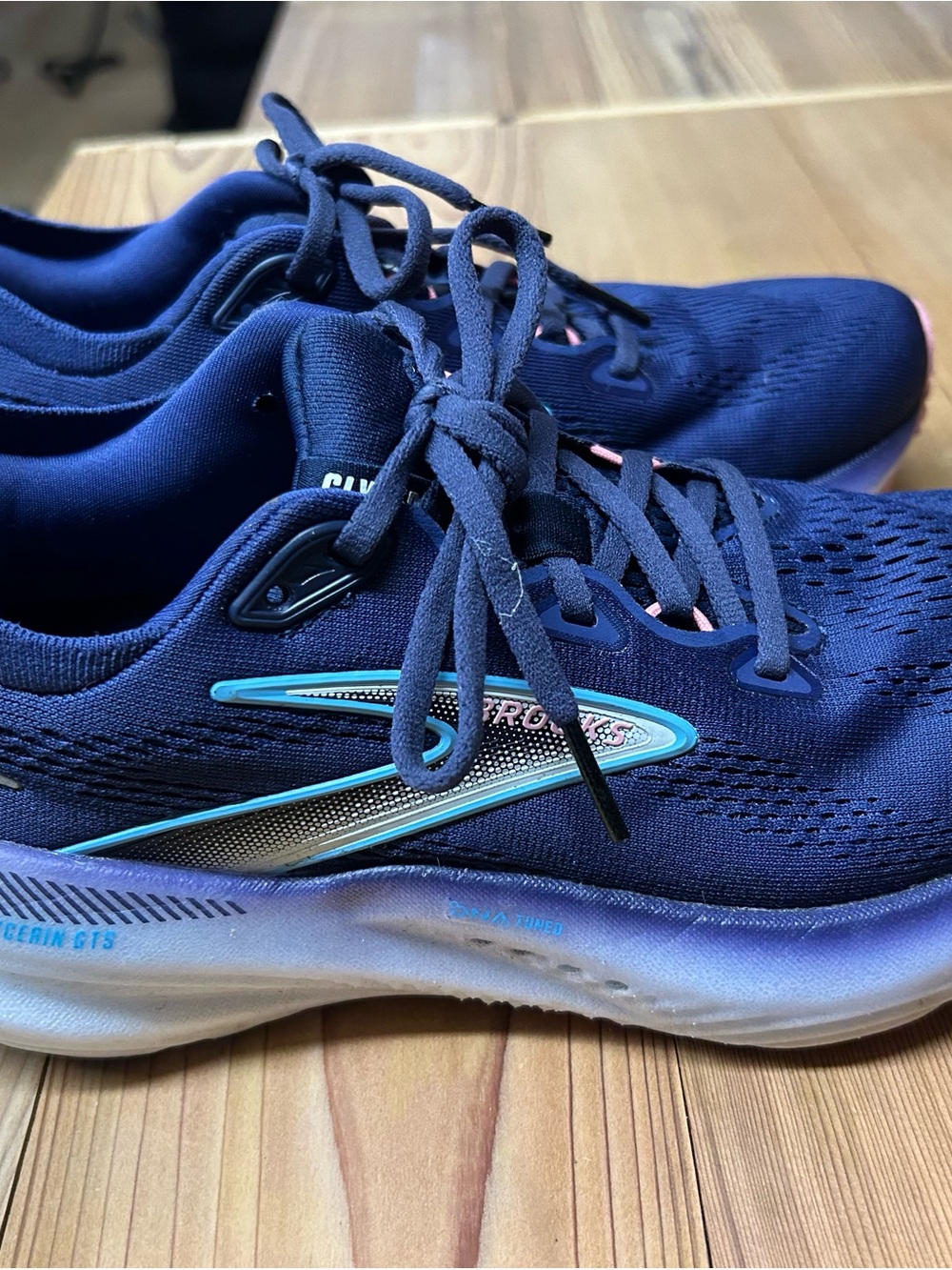 Brooks Glycerin GTS 22 Women’s Size 6.5 Women's Navy and Teal Running Shoes
